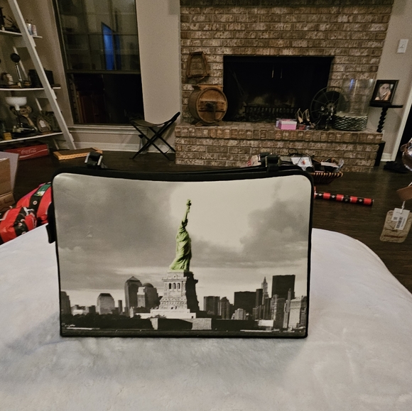 Statue of Liberty purse - Picture 7 of 7
